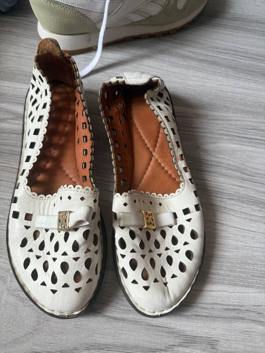 Продам новые кожаные мокасины