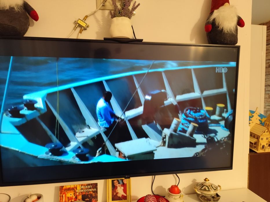 Televizor LG  îl vand că vreau sa mi iau unul mai mare.