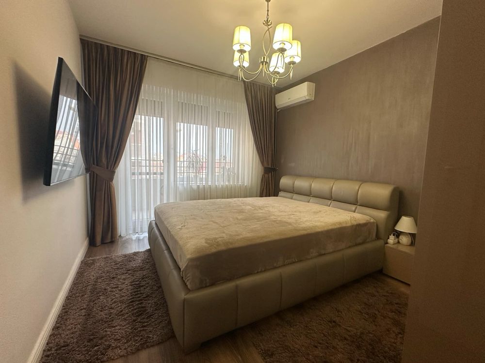Vand apartament cu 2 camere lux, parcare auto inclus