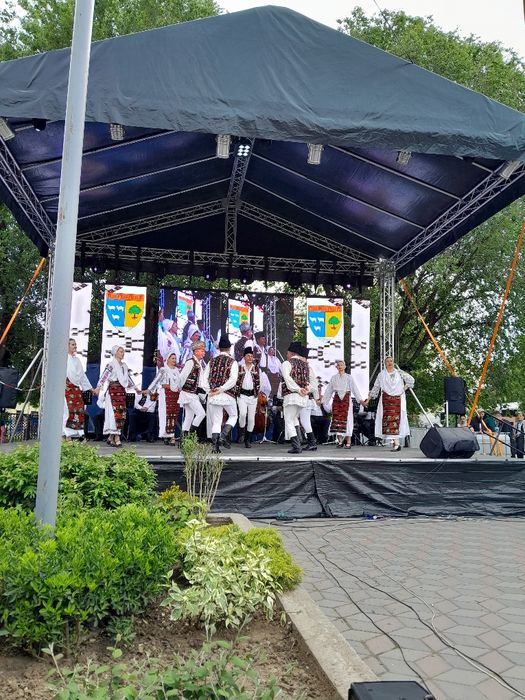 Scena pt concerte cu sonorizare si lumini.Preturi NEGOCIABILE