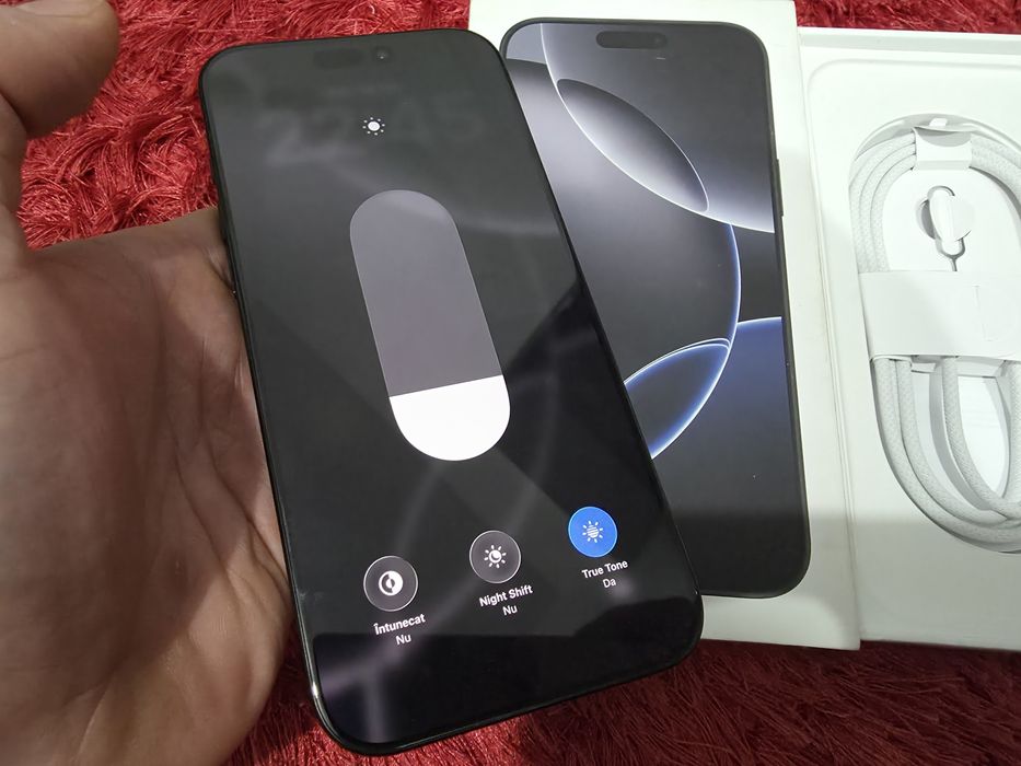 -Iphone 16Pro Max, ca Nou, 256Gb, 8Ram, Bat: 100%-126 cicluri incarcar