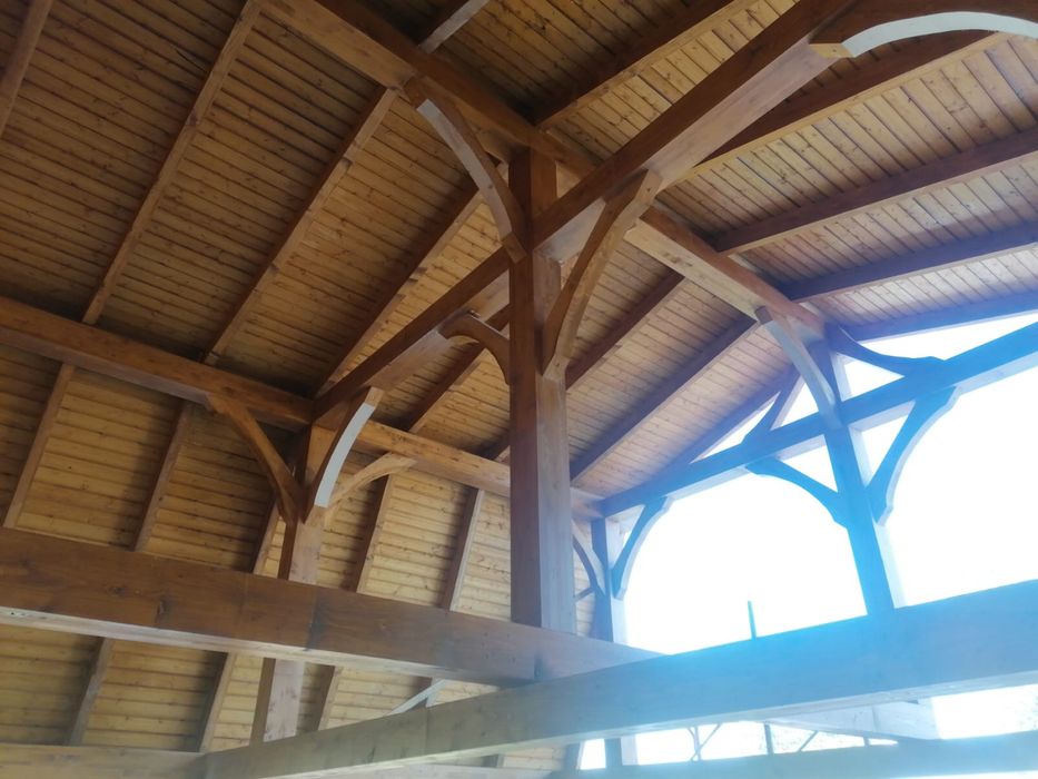 Confectionam structuri din lemn, acoperisuri, foisoare etc.