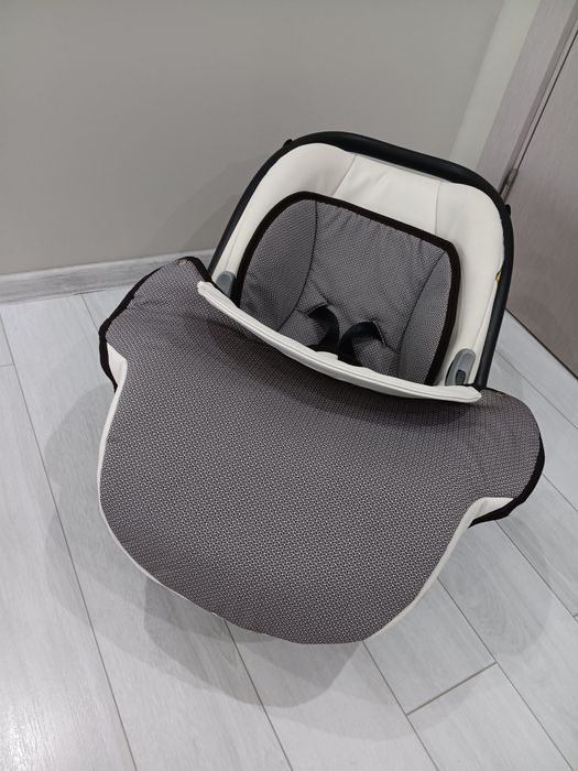 Кошче за новородено за кола и количка baby Merc