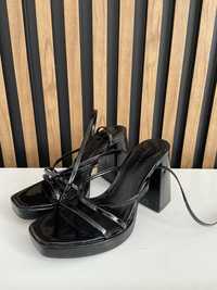 Черни дамски сандали на висок ток Bershka