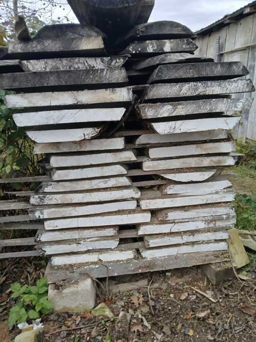 Vând dulapi de stejar