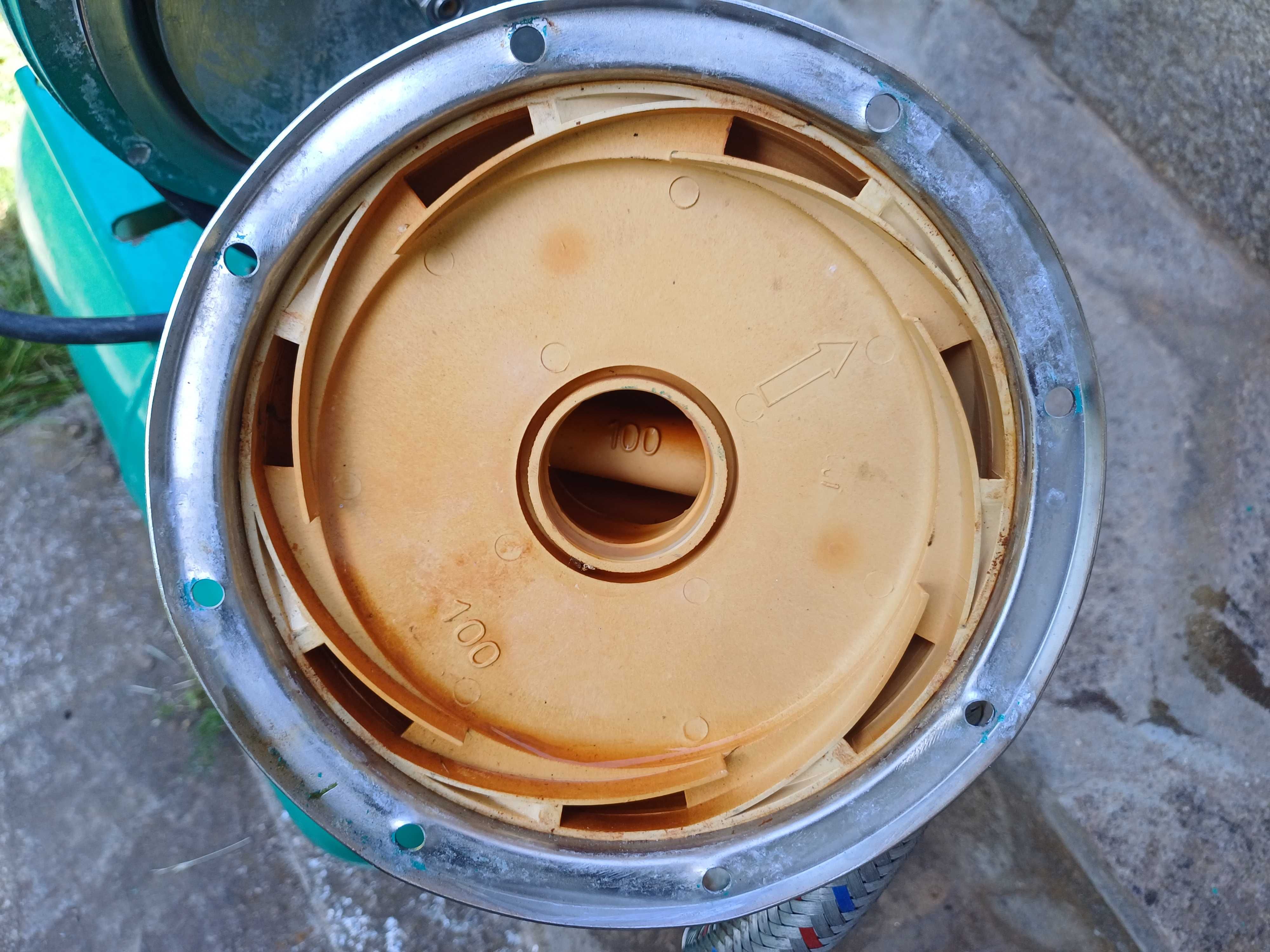 Продавам комплект хидрофор Vilo, модел WJ-203-X-EM/B с дефект.