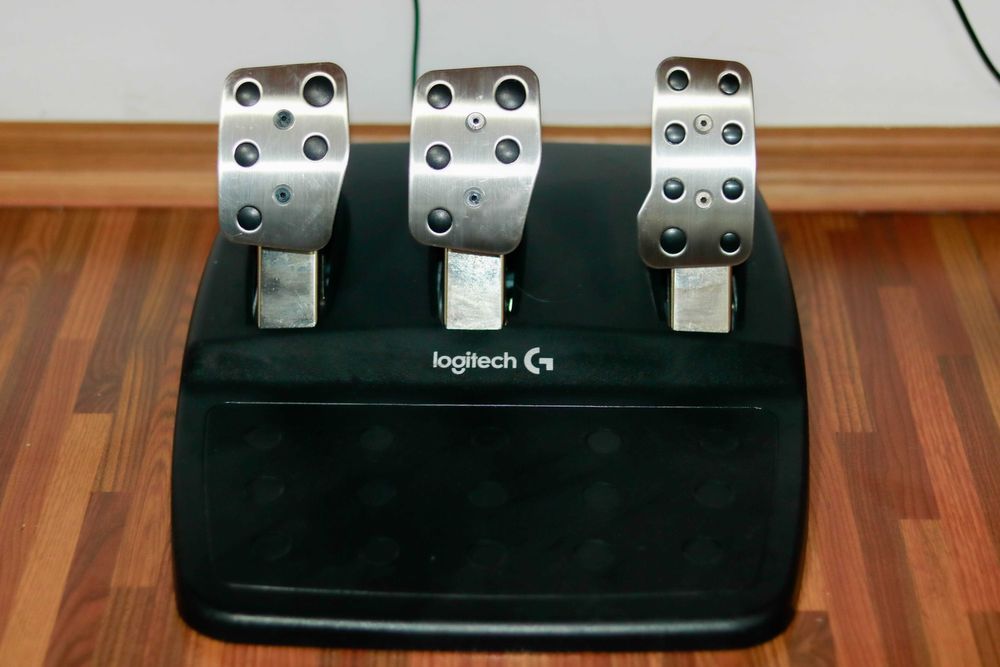 Vând volan de gaming Logitech G290 pentru PC si Xbox