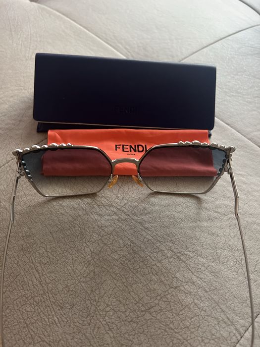 Слънчеви очила FENDI
