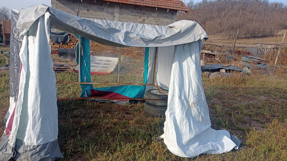 Cort autorulotă sau rulotă