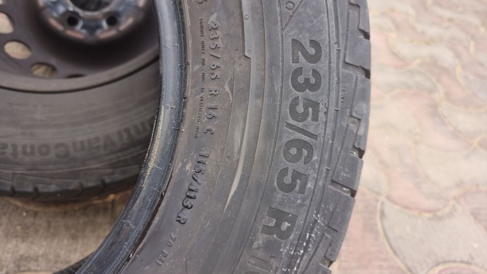 235 65 16C Continental ContiVanContact 100