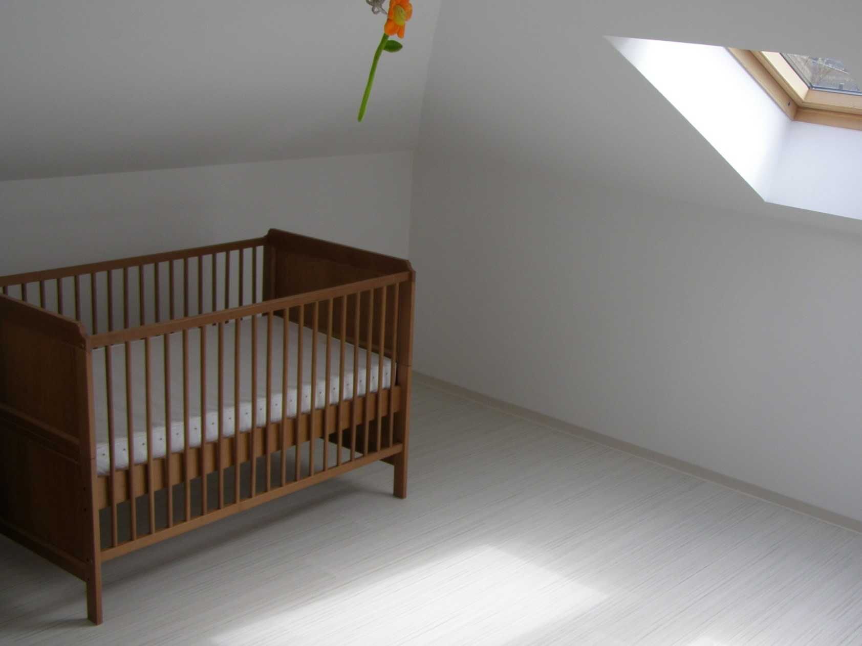 IKEA 2 в1 бебешко или детско креватче и матрак - дървесина, прегради