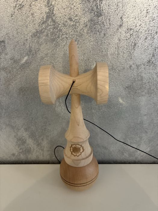 Kendama ken lotus bloom shape si tama cu grip silk si crushable bevel