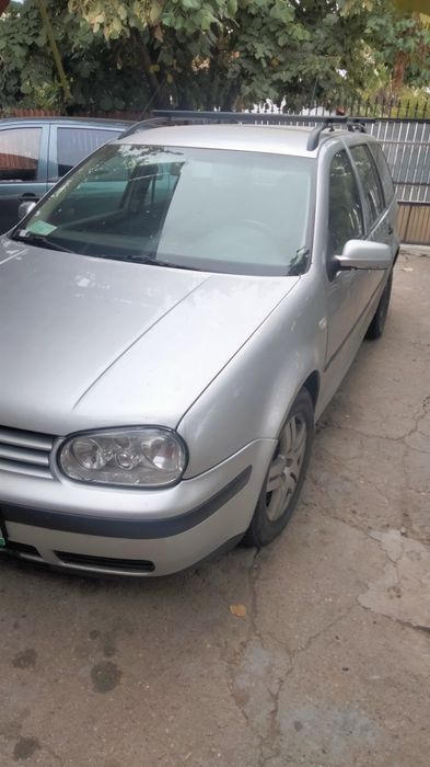 Vând Volkswagen golf 4