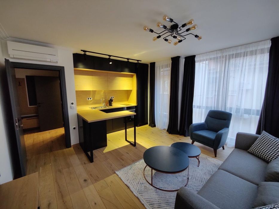 Дава се под наем Тристаен апартамент в Пловдив, Кършияка - 80 кв.м за 725 € - Снимка #1