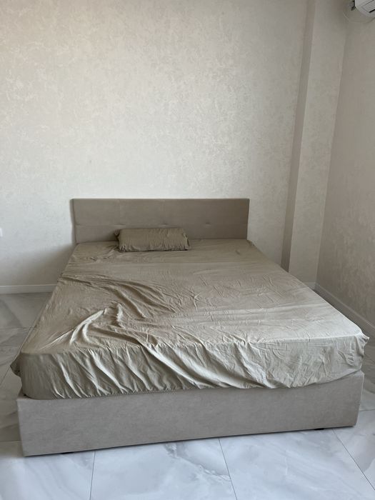 Продается кровать с матрасом