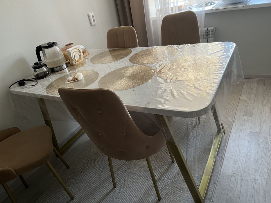 Продам стол 150*90 Почти новая. Покупали месяц назад. Размер не подоше