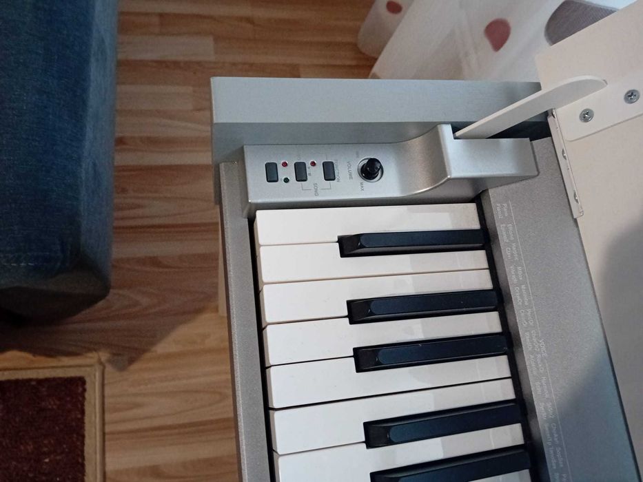 Vând pian Thomann DP33 WH
