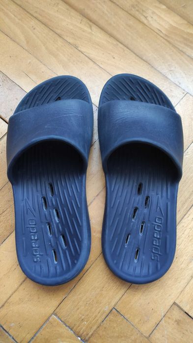 Продавам детски джапанки SPEEDO и PUMA, номер 34/35