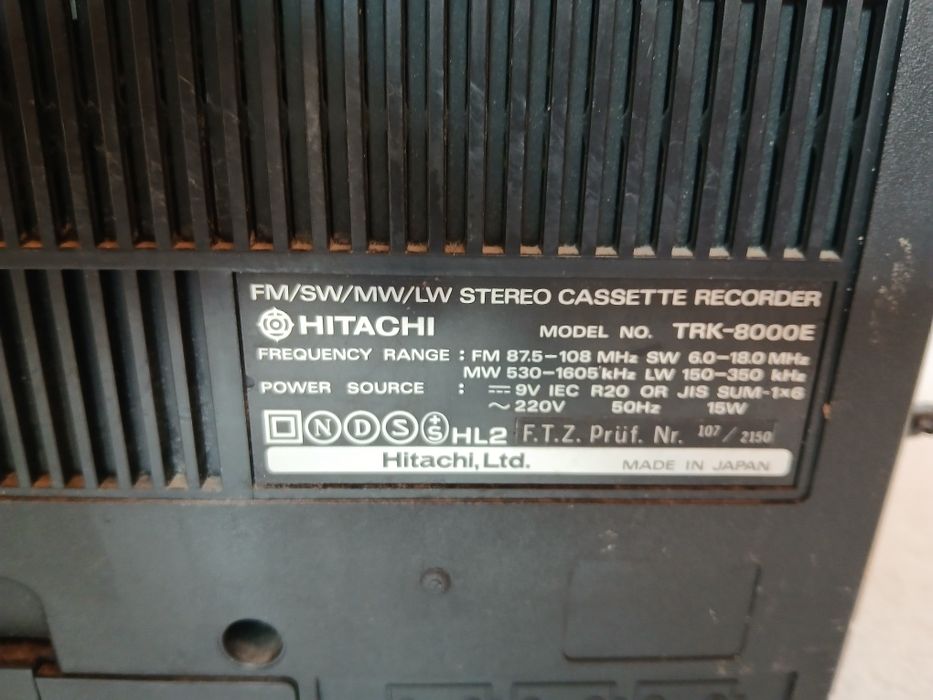 Радиокасетофон Hitachi TRK 8000E.