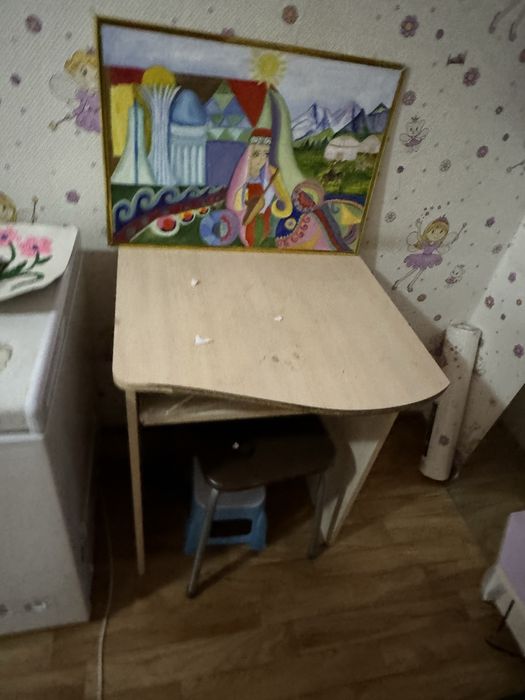 Б/у. Срочно продается купе шифонер стол кухьн и ком стол
