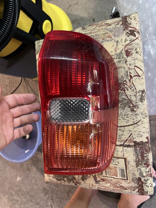 Десен стоп за тойота Рав 4 2002 година