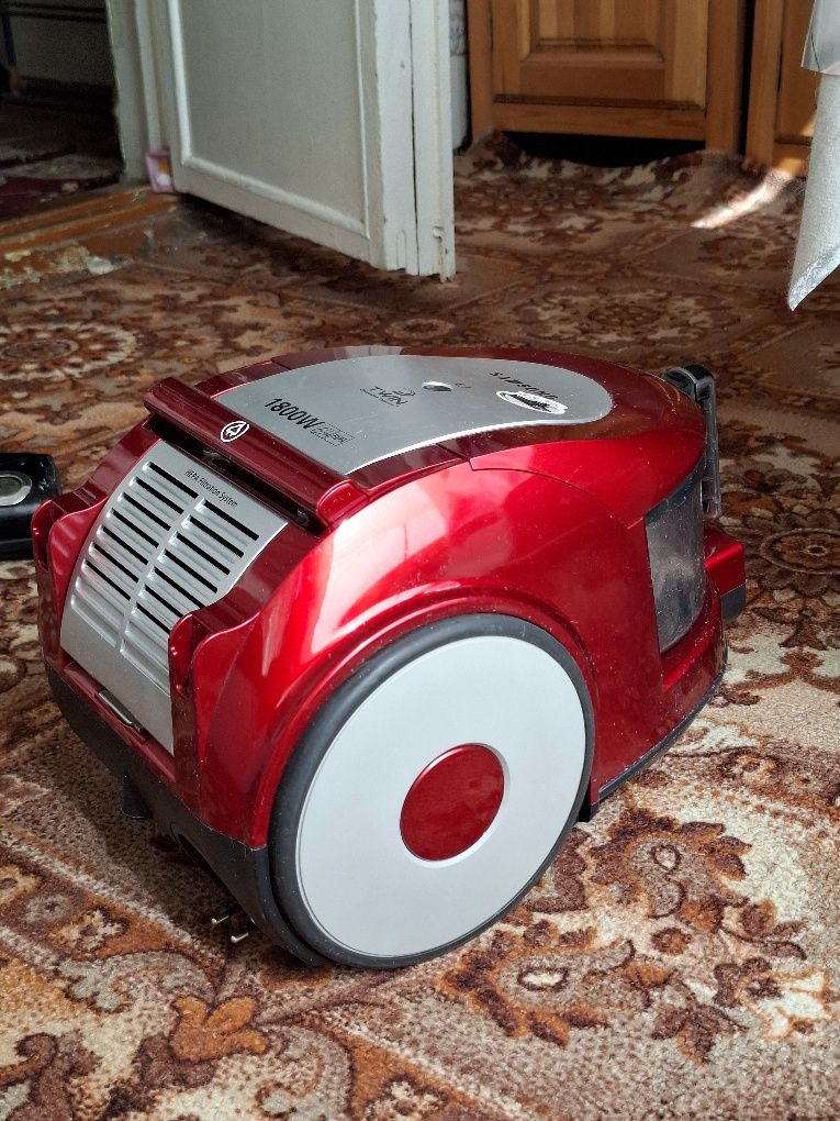 Samsung pilesos sotiladi. Продаётся Самсунг пылесос 1800W