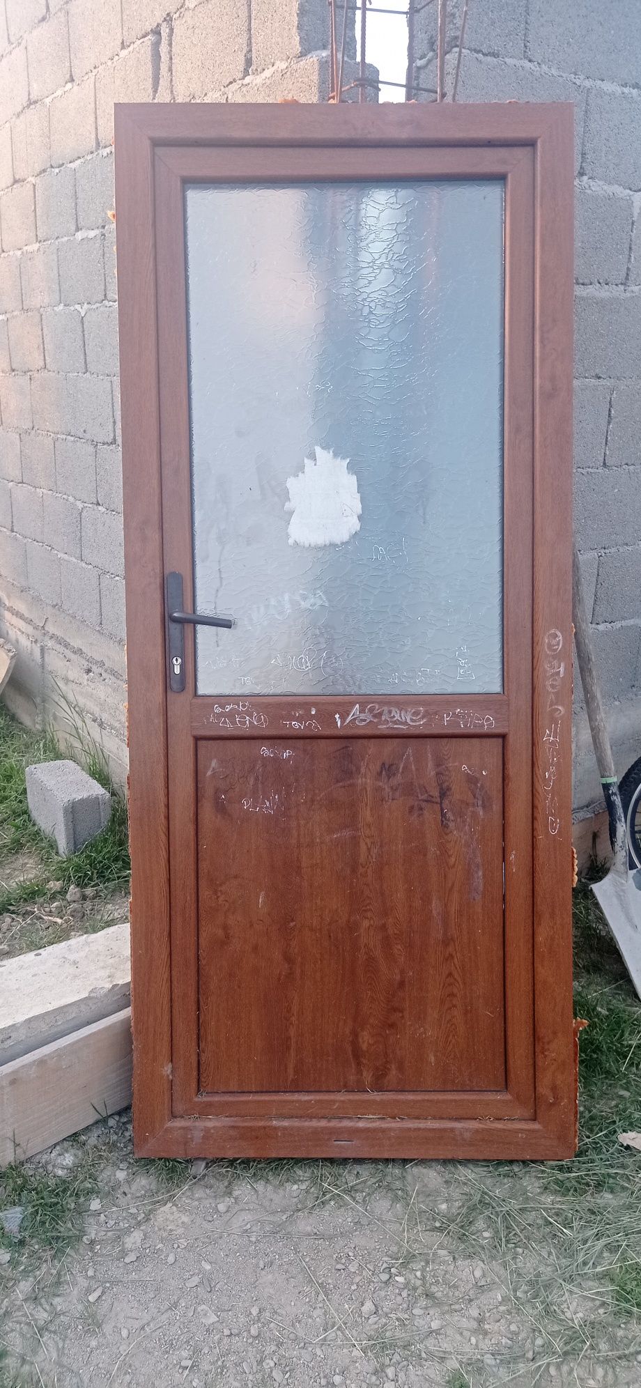 Ușa +geam termopan