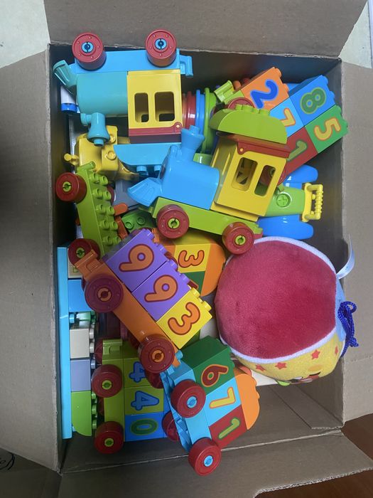 Lot jucarii pentru copii ca noi