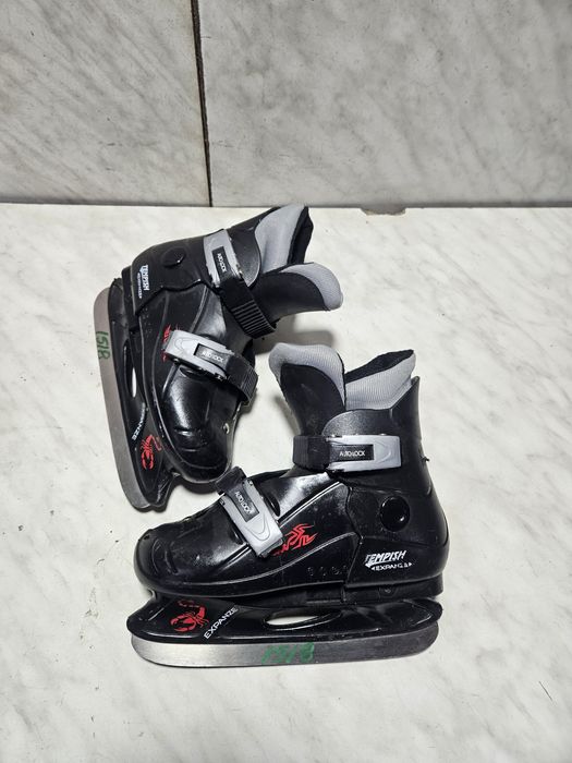 Patine 1518 gheata reglabile marime 29-30-31-32  .