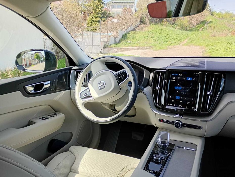 XC60 B4 (Diesel) AT8 AWD Plus Dark 2024