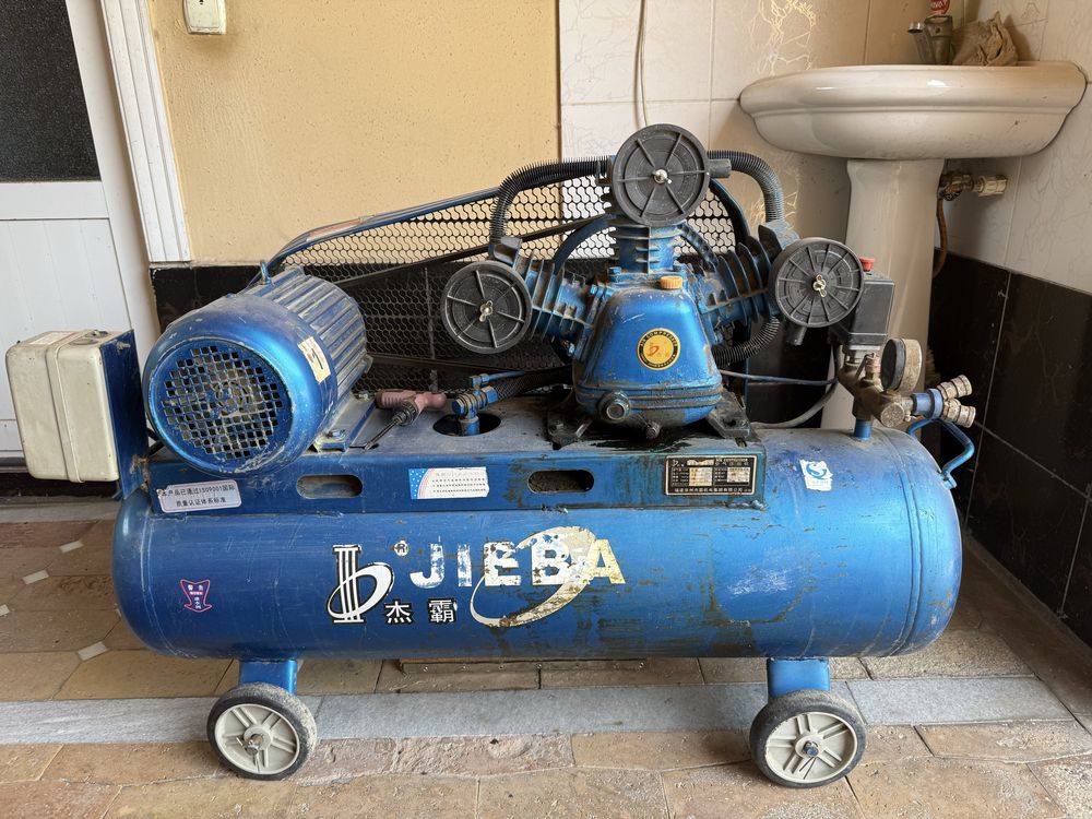 Vozdushniy Kompressor Jieba 100 l 3 fazalik