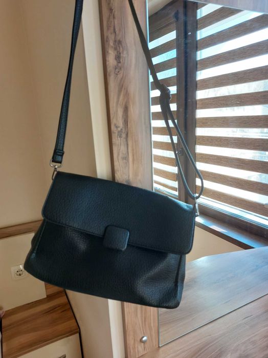 Черна спортно елегантна чанта