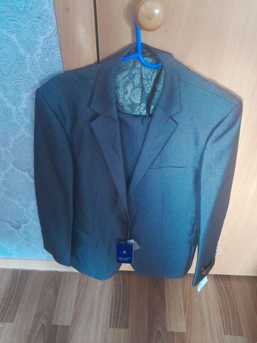 Продам новый костюм двойку