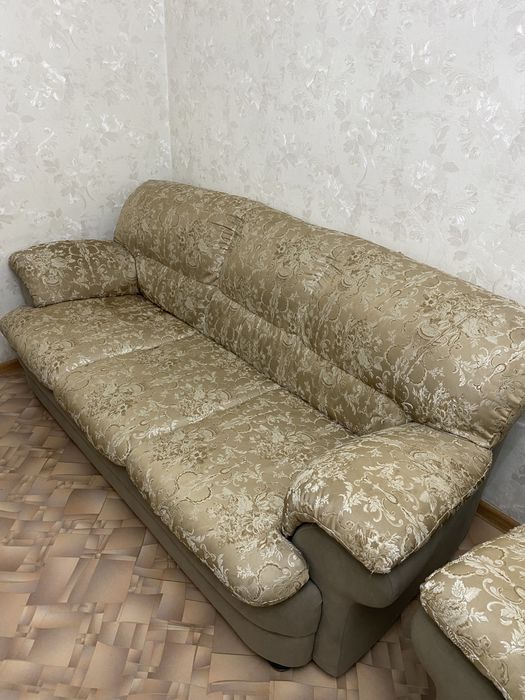 Диван раскладной и кресло срочно торг есть