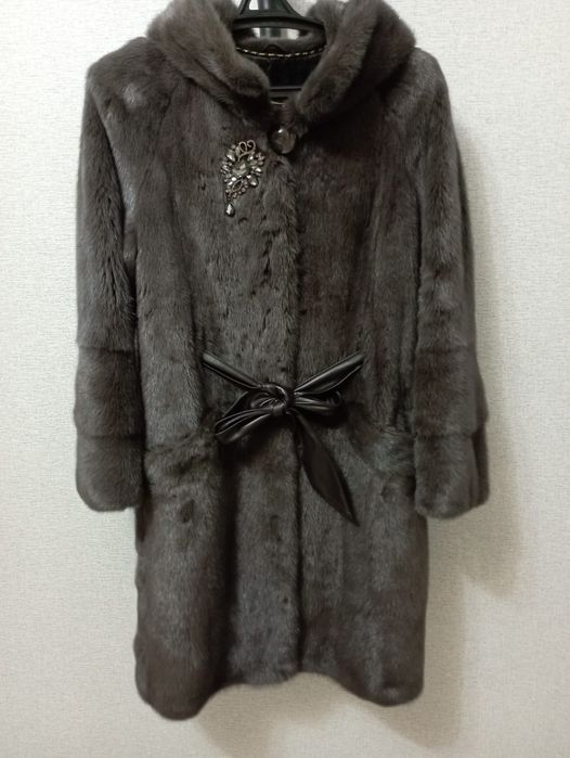 Продаю женскую норковую шубу в отличном состояний