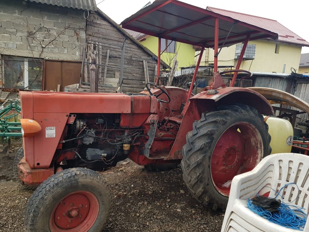 Vând tractor internațional 523