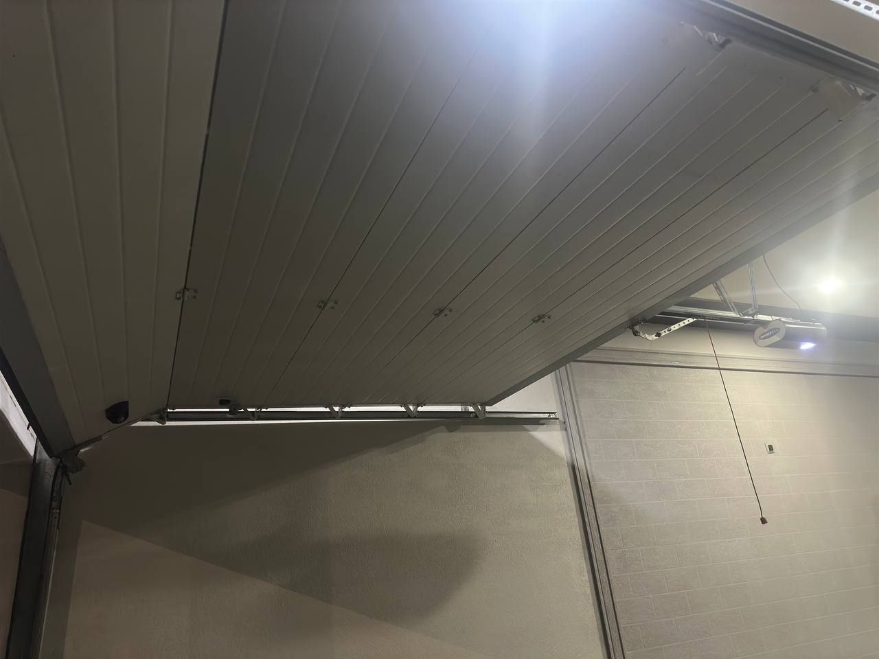 [ 1000$ ]Секционные ворота DoorHan RSD01 300×235 новая пружина