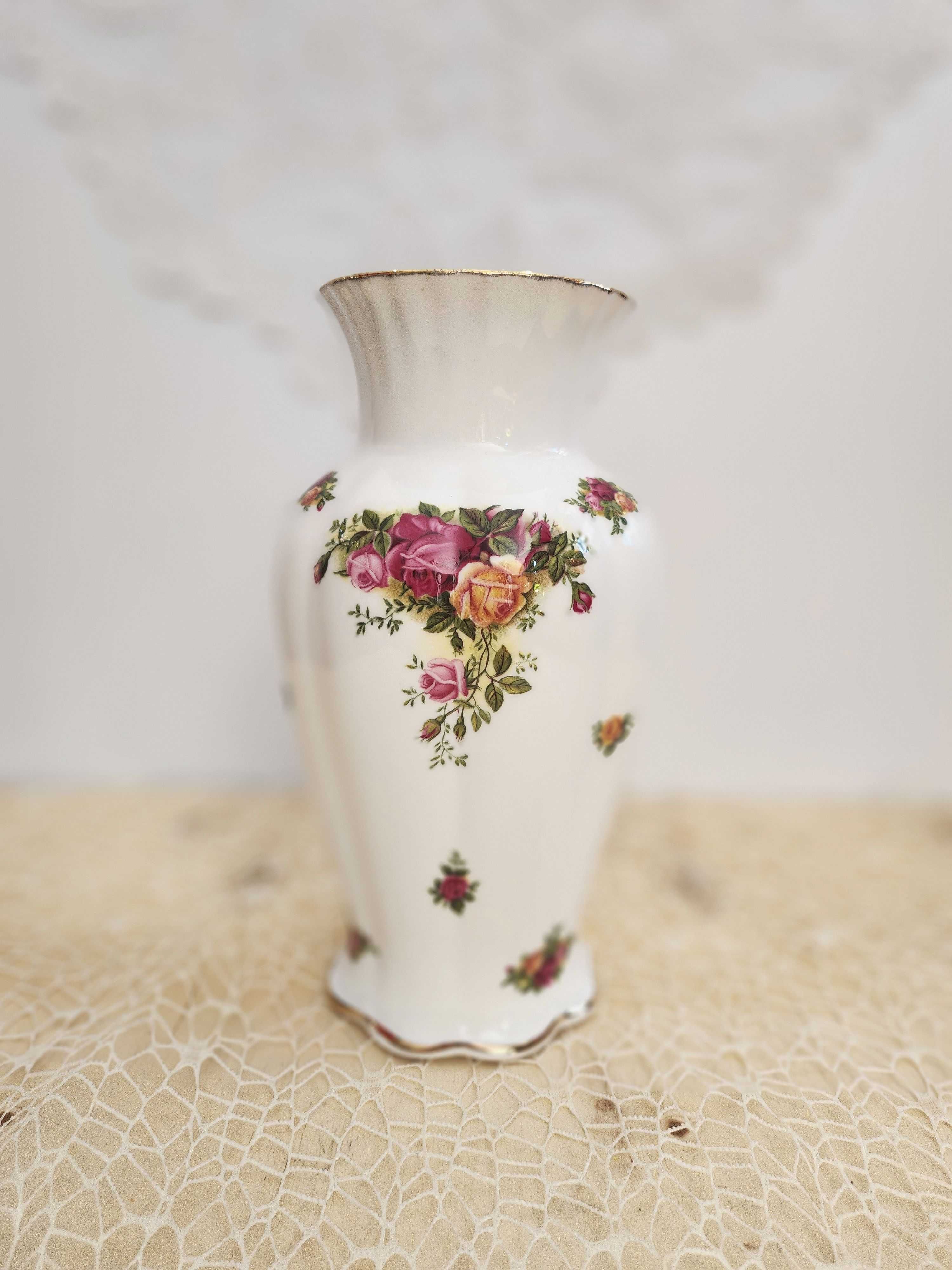Колекционерска ваза Royal Albert Old Country Roses