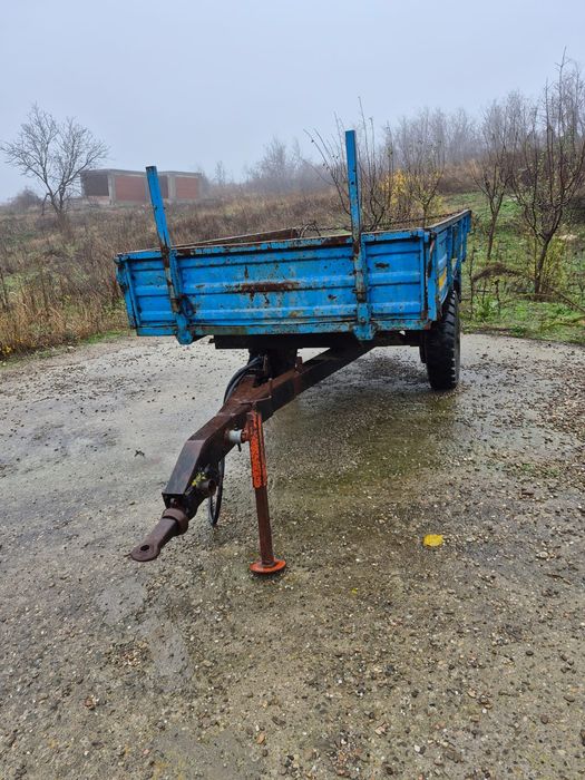 Remorca fabricată  în  România, basculabilă pe trei părți
