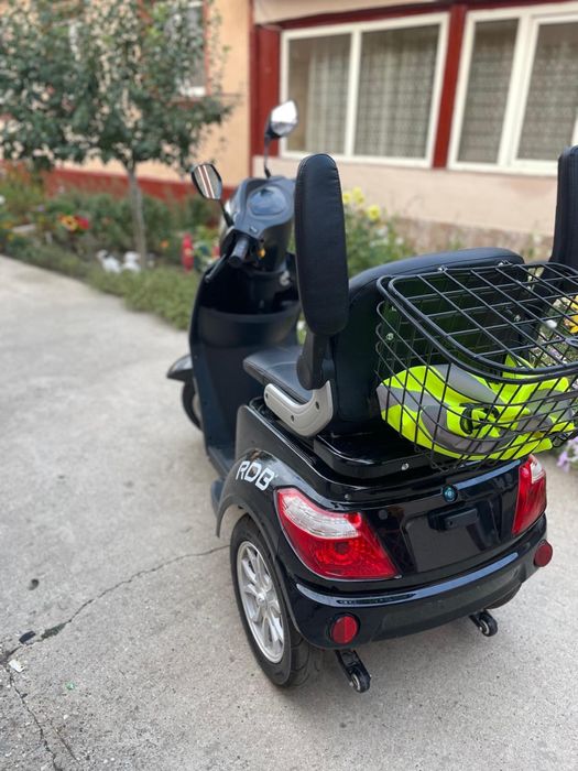 Vind tricicleta electrica in stare perfecta de functionare