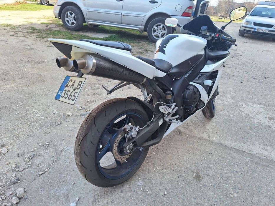 Yamah yzf -r1 7800