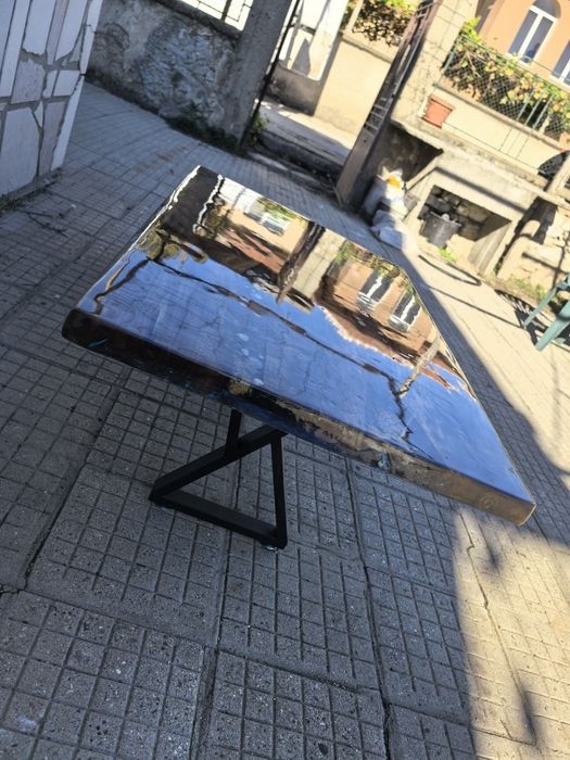 Холна маса от орех и епоксидна смола