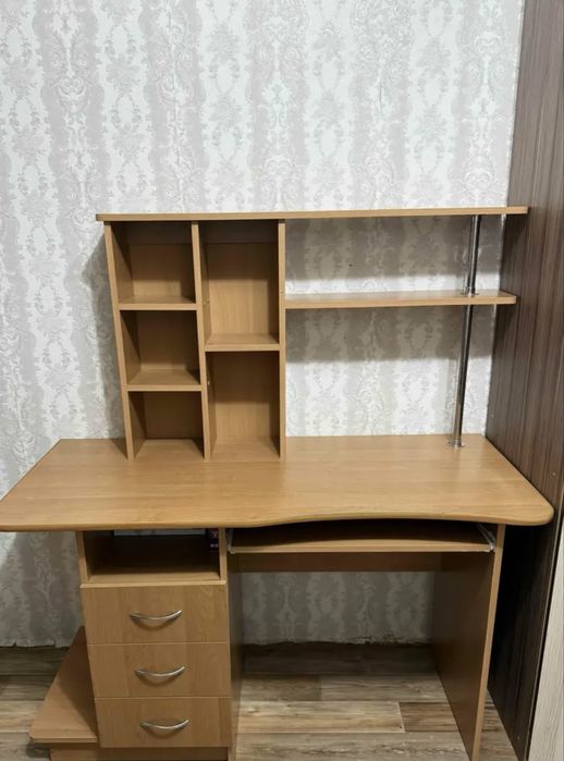 Продам компьютер. Стол.