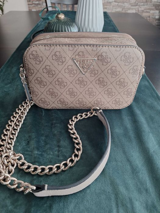 Бутикова чанта Guess Noelle