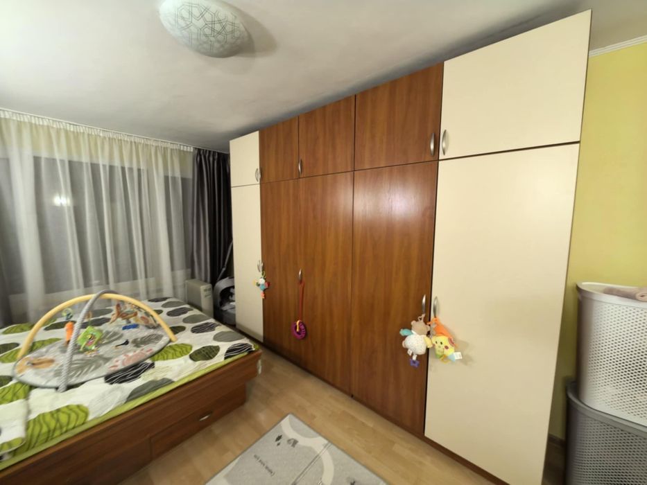 Петкрилен гардероб