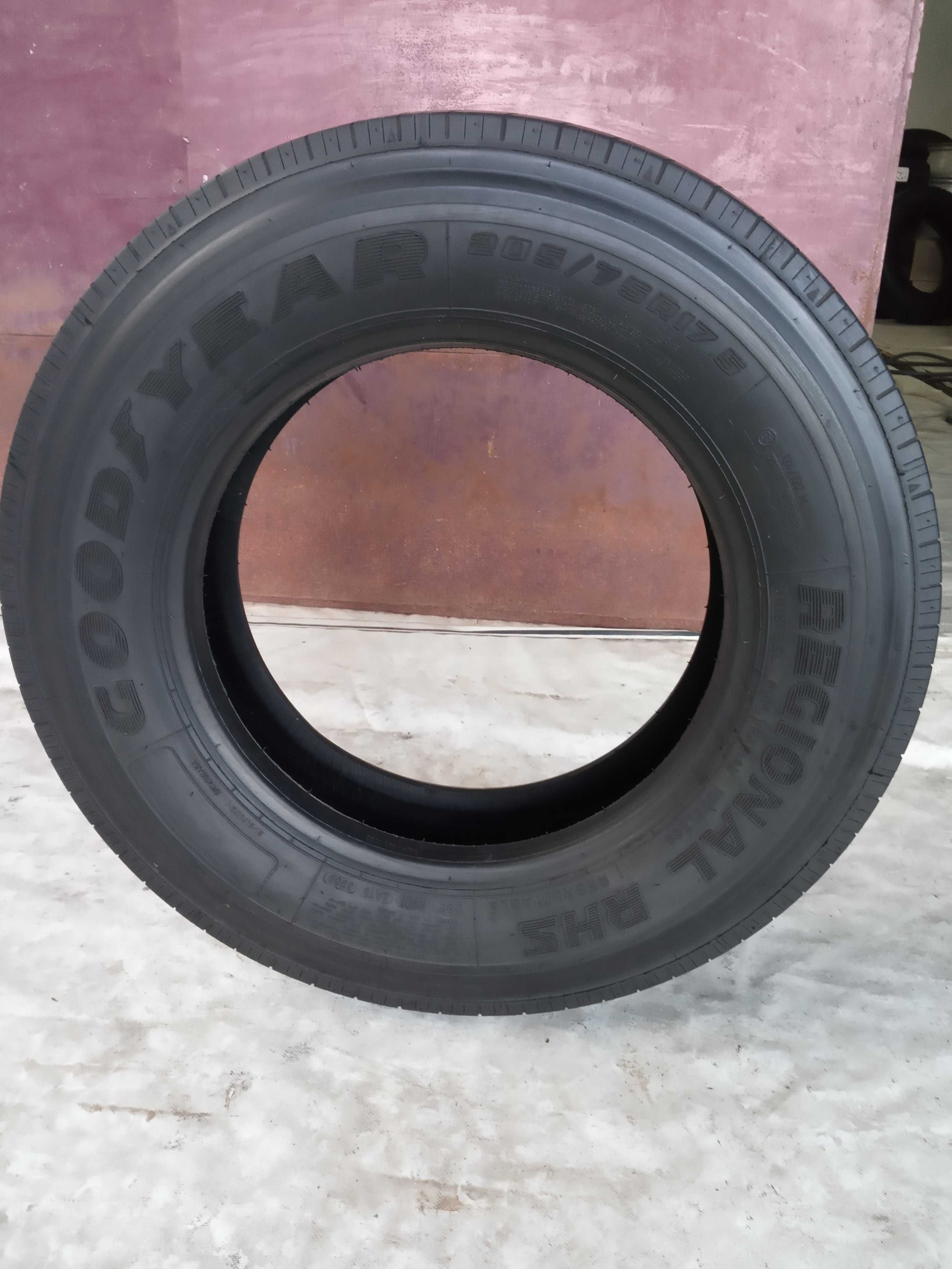 1 тежкотоварна гума 205/75R17.5 Goodyear Regional RHS 124/122M
