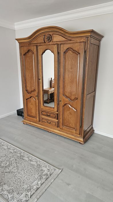 Mobilier lemn pentru dormitoare
