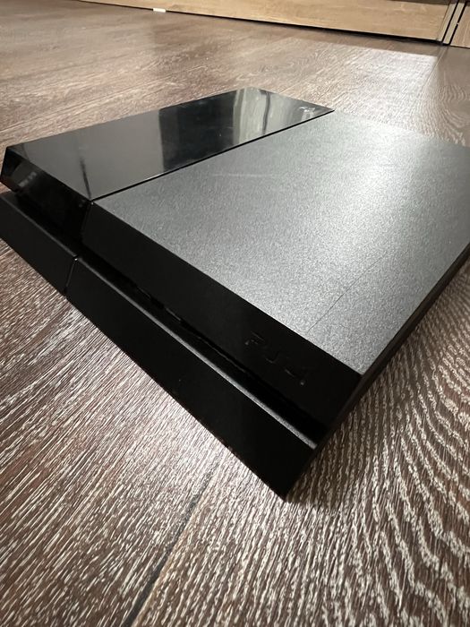 Продам Playstation 4
