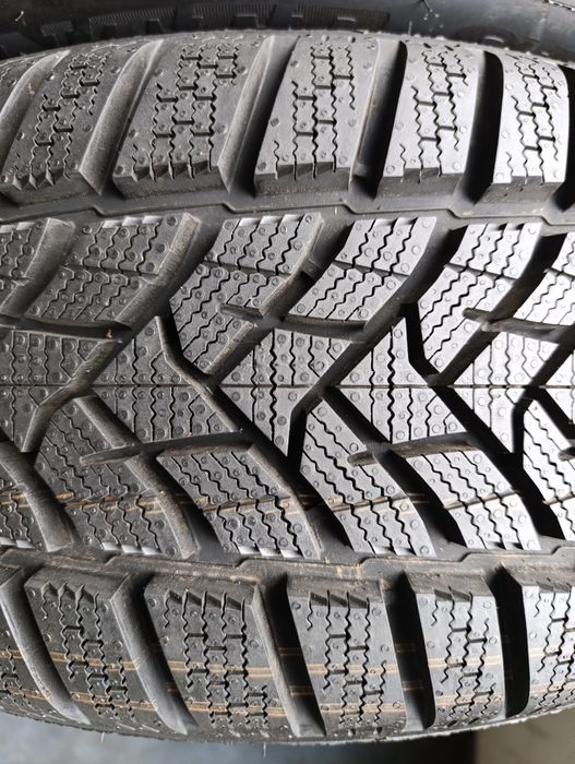 Anvelope de iarnă noi 215 60 16 Dunlop