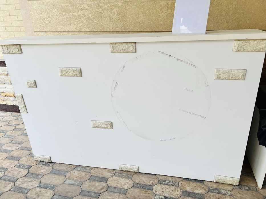Bar stoyka sotiladi yonida stolchasi bilan